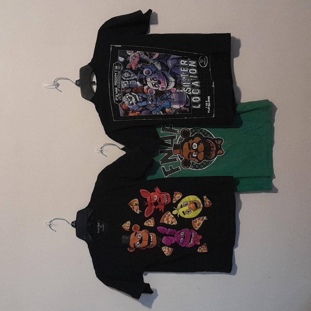 Five Nights at Freddy's FNAF Boys t-shirts- 3 pack Size Small, Black and Green
